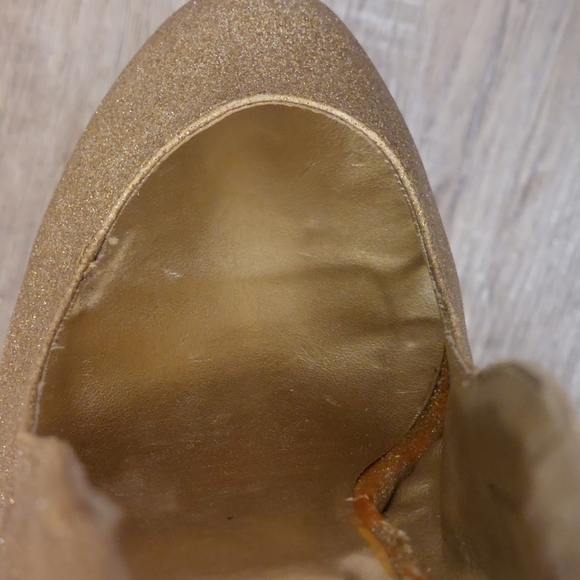 FOREVER 21 Gold Platform Heels size 7 - Picture 13 of 13